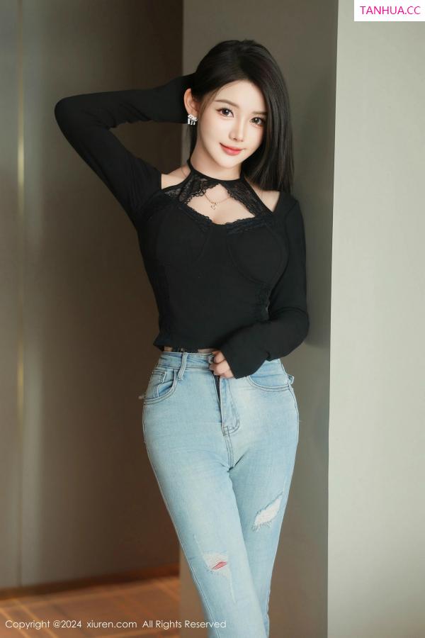   [XiuRen]高清写真图 2024.12.27 No.9666 爱酱里 黑丝美腿第4张图片